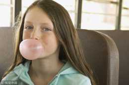 嚼口香糖有這3個作用，但長時間咀嚼，會引來2個危害