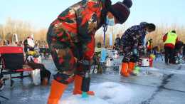 眾多垂釣高手齊聚延慶 大眾冰雪公開賽北京冰釣賽舉行