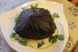 荷包胙，是江西贛州南康縣和大餘縣的傳統名菜，吃起來油而不膩