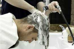 剛打溼就用洗髮水？難怪掉髮嚴重還油得快，教你正確的洗髮方法