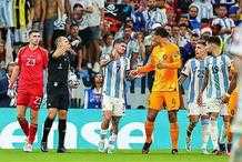 有情有義！賽後阿根廷全隊慶祝，誰注意梅西舉動，被隊友拽回去