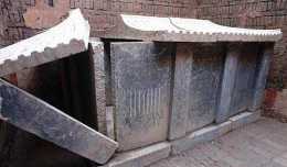 唐朝古墓被盜墓賊光顧八次，專家不甘心抬走棺槨，因此獲82件國寶