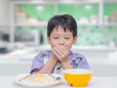10歲男孩險些脾衰竭，醫生：這2樣食物比辣條還傷脾胃，少給娃吃