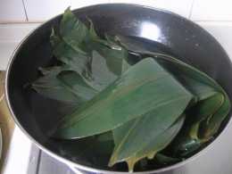 家常美食：煮粽葉，冷水入鍋還是開水入鍋？方法做對，粽葉韌性好